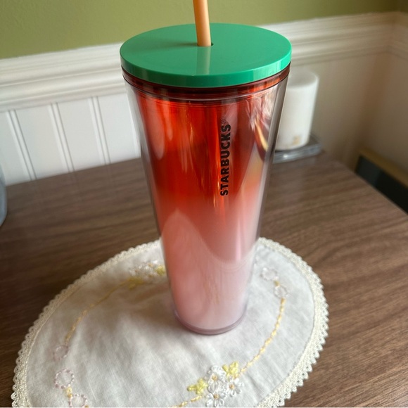 Starbucks Summer 2020 Red & White Clear Cold Cup Tumbler With Green Lid & Straw - Picture 4 of 10